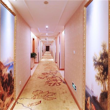 Vienna International Hotel Yantai Changjiang Road Xingyi Square Branch מראה חיצוני תמונה