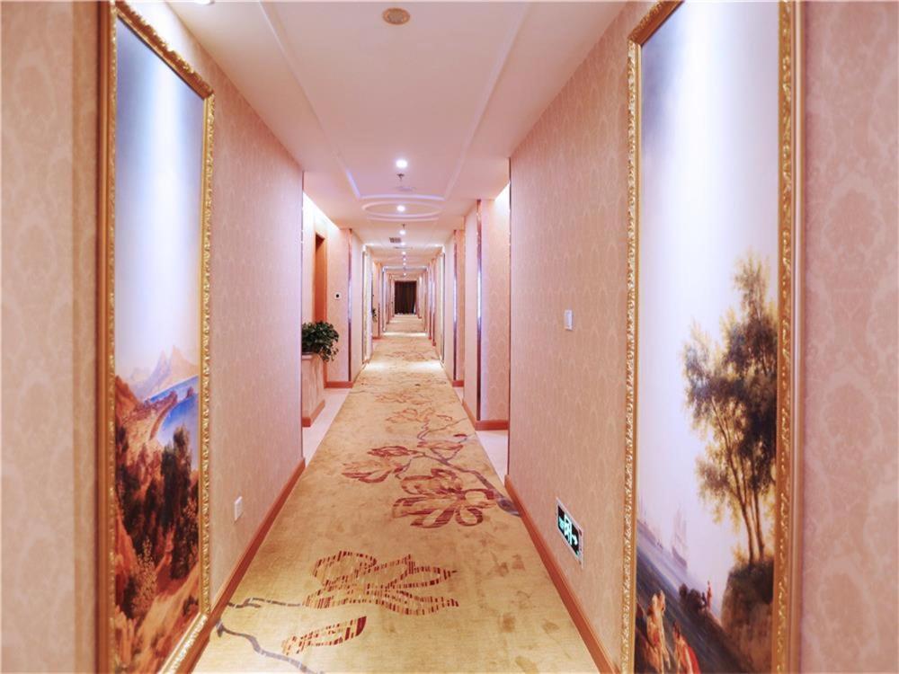 Vienna International Hotel Yantai Changjiang Road Xingyi Square Branch מראה חיצוני תמונה