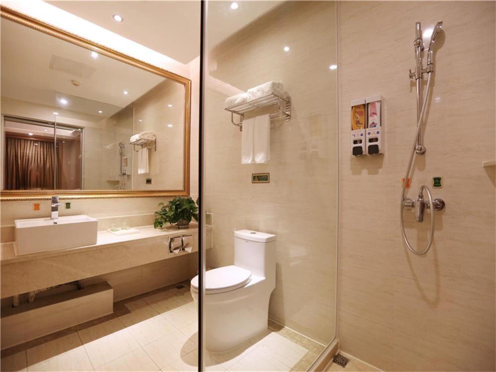 Vienna International Hotel Yantai Changjiang Road Xingyi Square Branch מראה חיצוני תמונה
