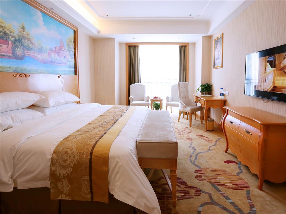 Vienna International Hotel Yantai Changjiang Road Xingyi Square Branch מראה חיצוני תמונה