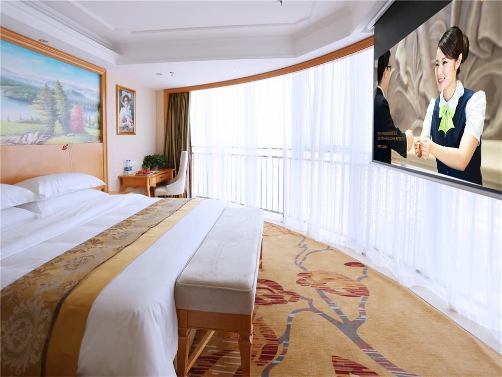 Vienna International Hotel Yantai Changjiang Road Xingyi Square Branch מראה חיצוני תמונה