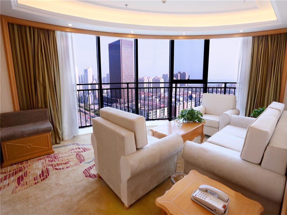 Vienna International Hotel Yantai Changjiang Road Xingyi Square Branch מראה חיצוני תמונה